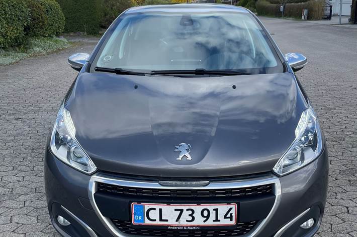 Grå Peugeot 208 fra 2019