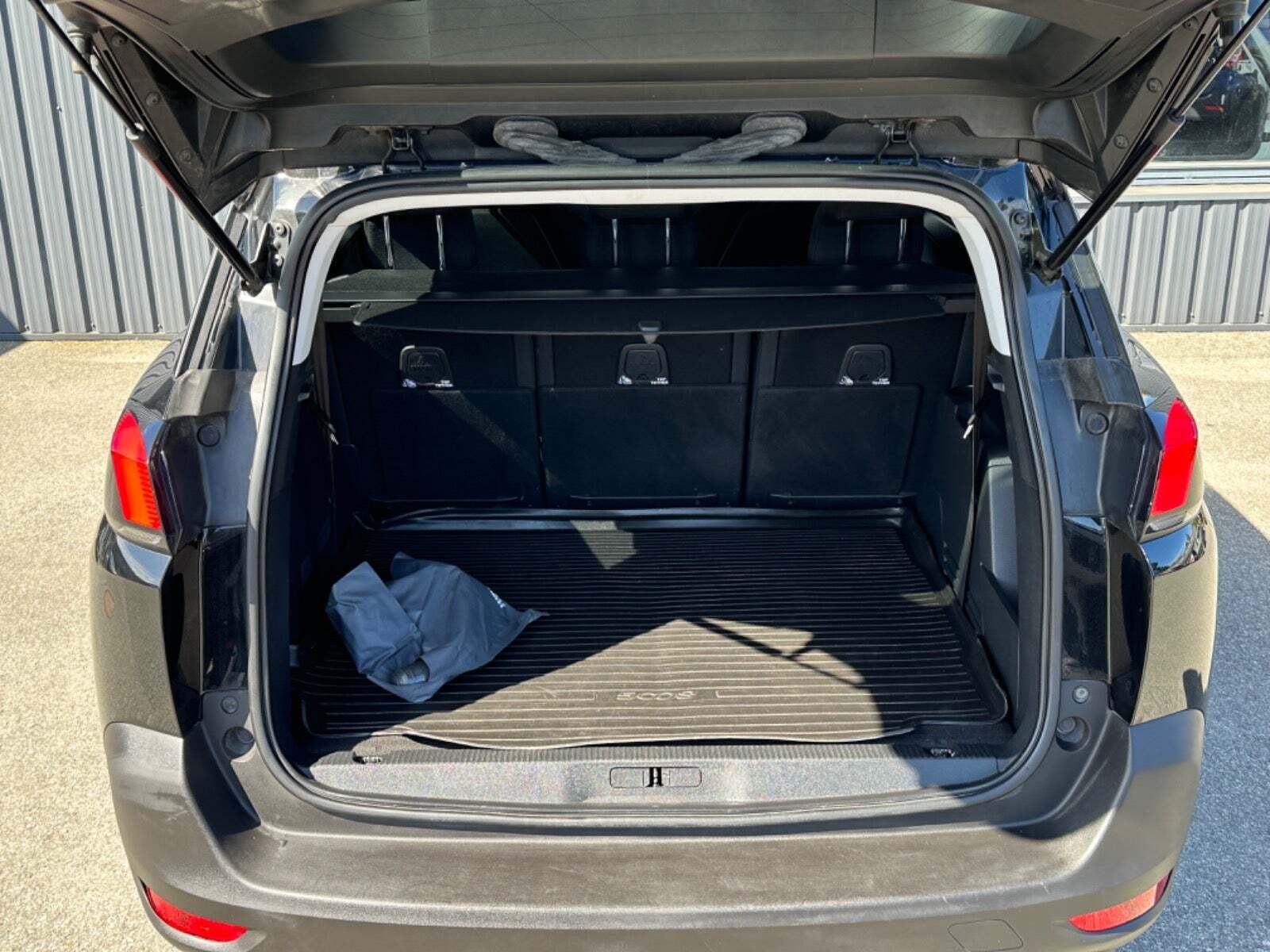 Sort Peugeot 5008 fra 2018