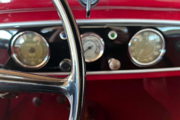 Rød Fiat 500 fra 1949