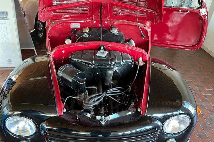 Rød Fiat 500 fra 1949