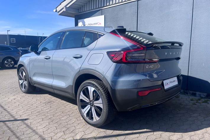 Grå Volvo C40 fra 2023