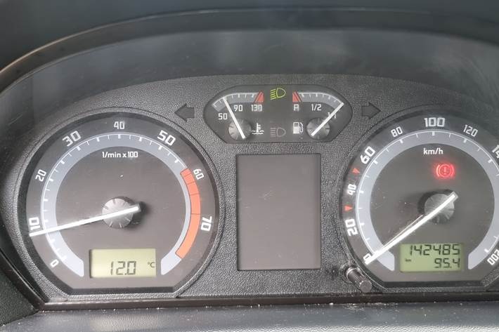 Rød Skoda Fabia fra 2004