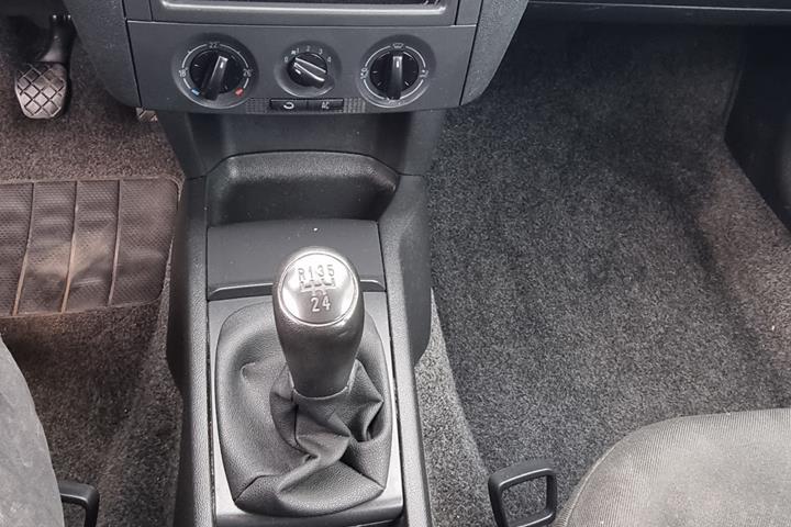 Rød Skoda Fabia fra 2004