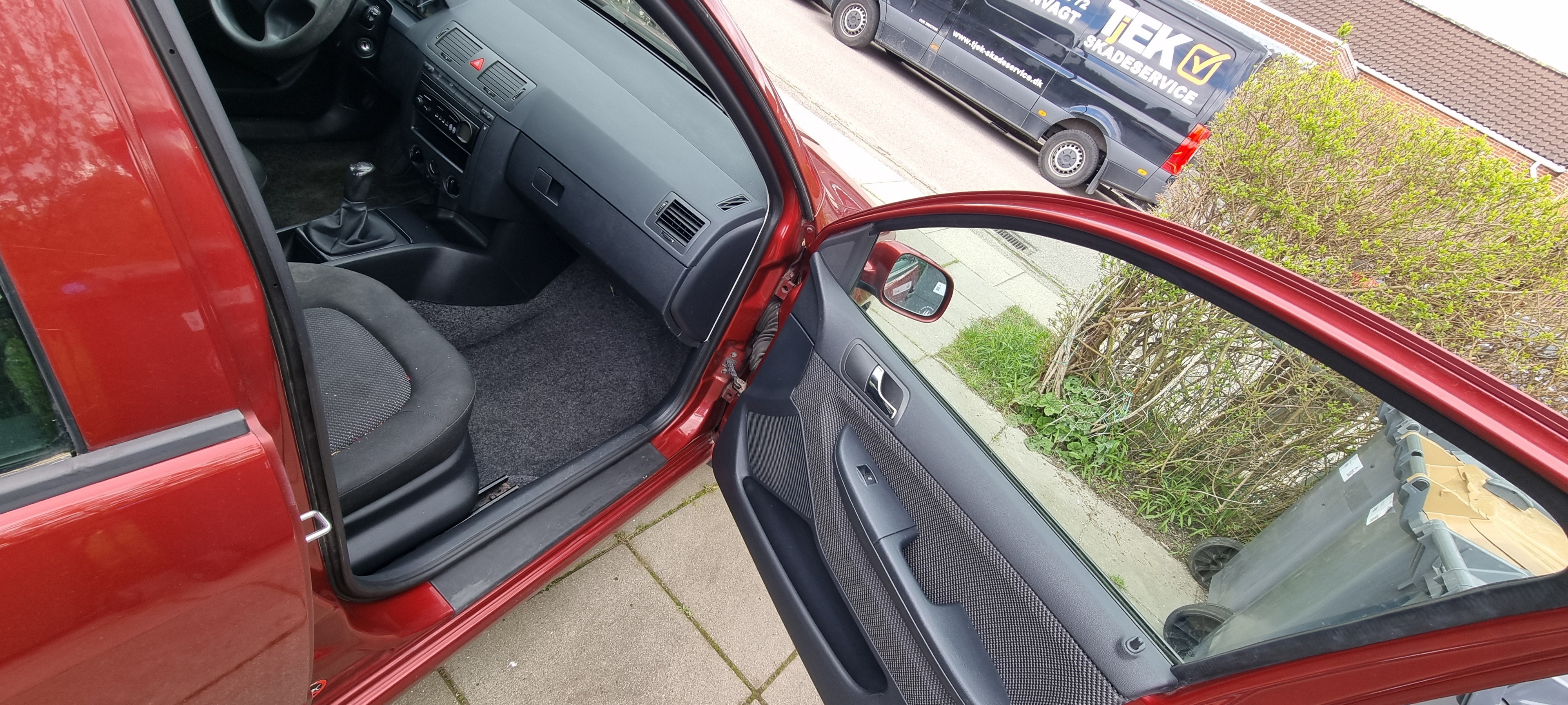 Rød Skoda Fabia fra 2004