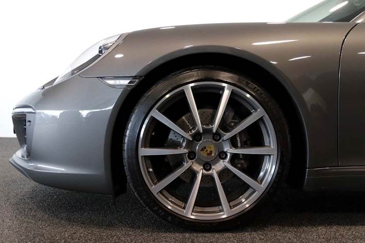 Brun Porsche 911 Carrera fra 2018