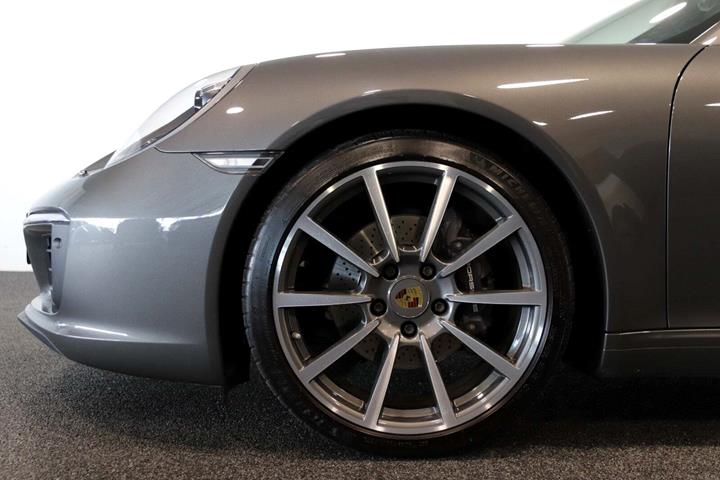 Brun Porsche 911 Carrera fra 2018
