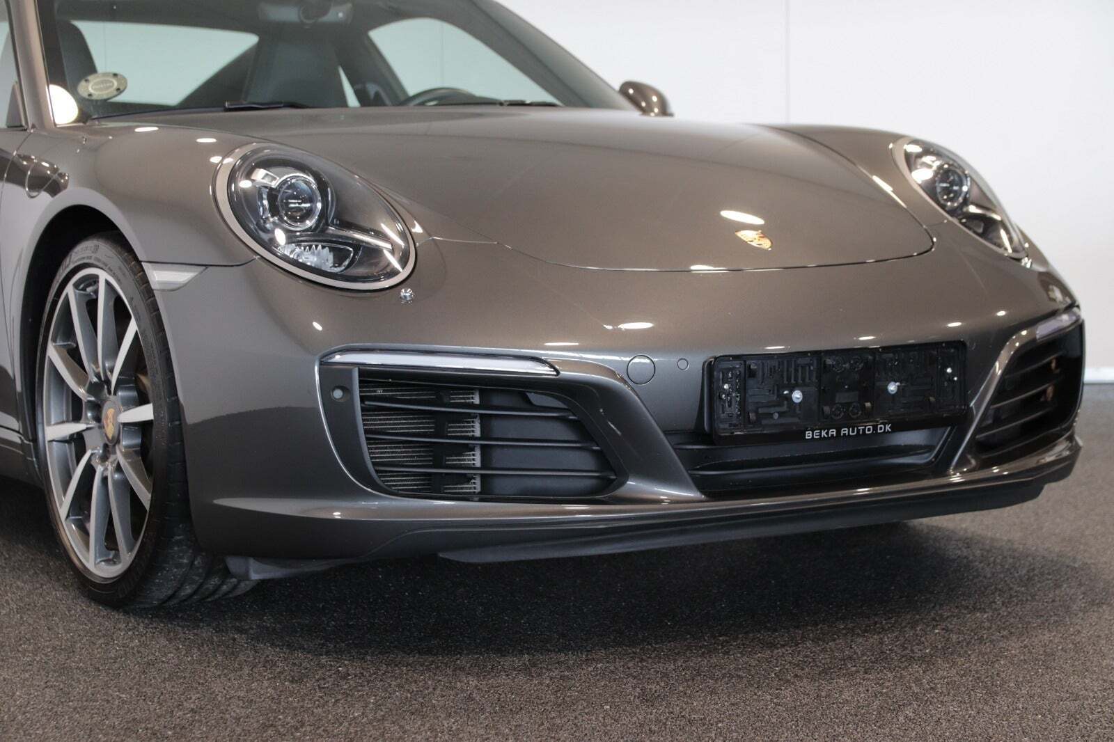 Brun Porsche 911 Carrera fra 2018