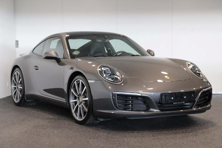 Brun Porsche 911 Carrera fra 2018