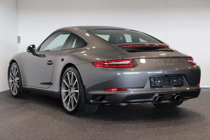 Brun Porsche 911 Carrera fra 2018