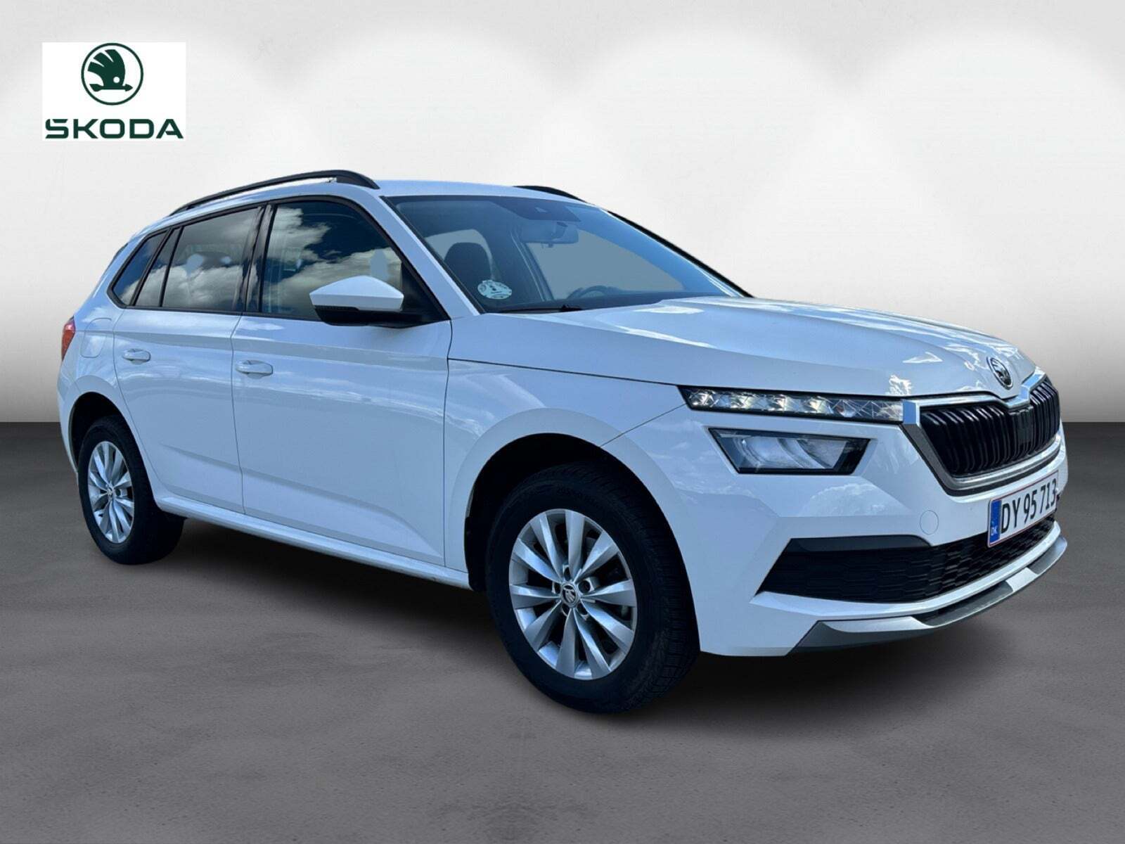 Hvid Skoda Kamiq fra 2022 set udefra