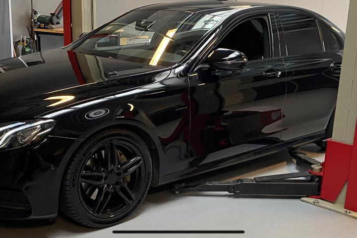 Sort Mercedes E-Klasse fra 2018