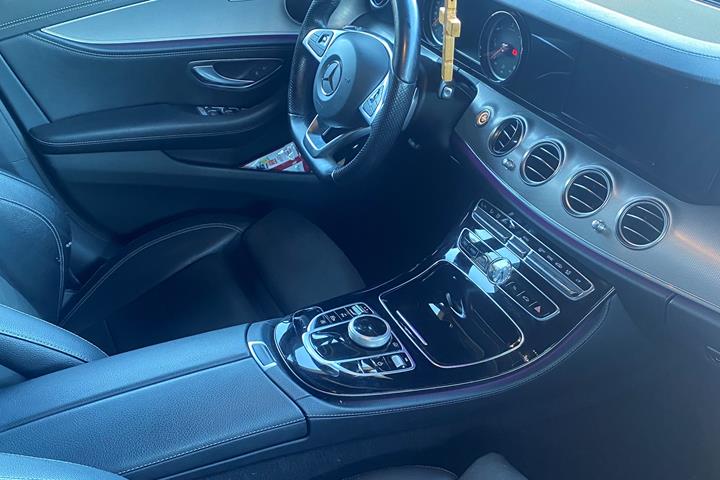 Sort Mercedes E-Klasse fra 2018
