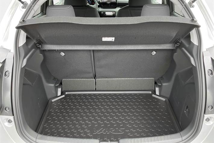 Sølv Toyota Yaris fra 2024