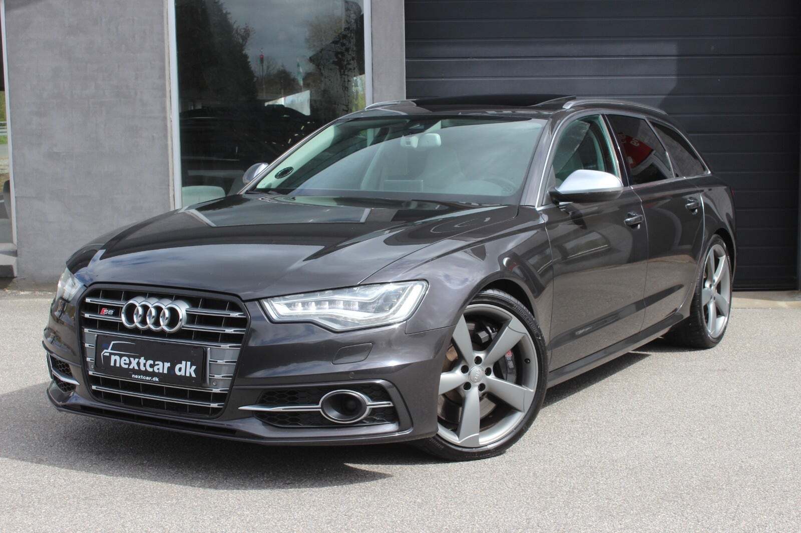 Grå Audi S6 fra 2014