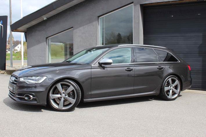 Grå Audi S6 fra 2014