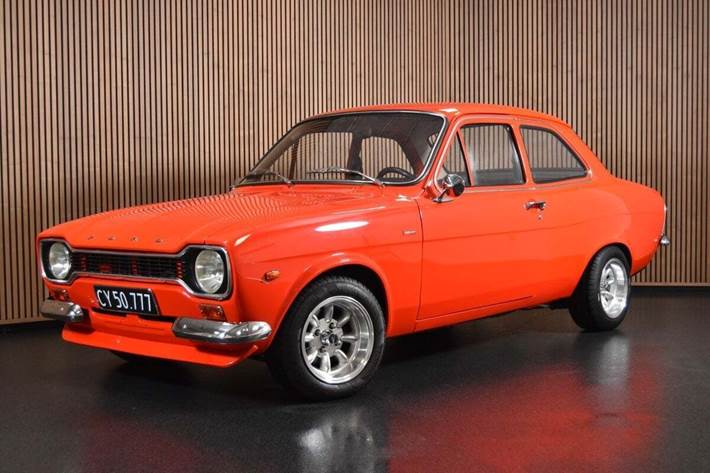 Rød Ford Escort fra 1973