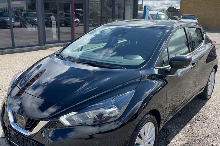 Sort Nissan Micra fra 2022 set udefra