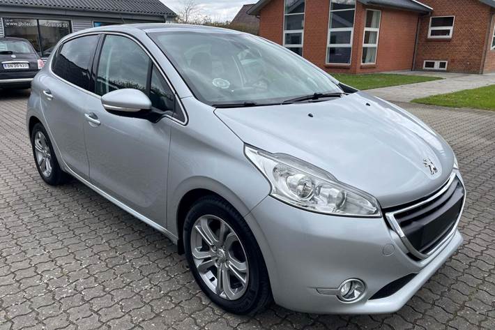 Sølv Peugeot 208 fra 2015