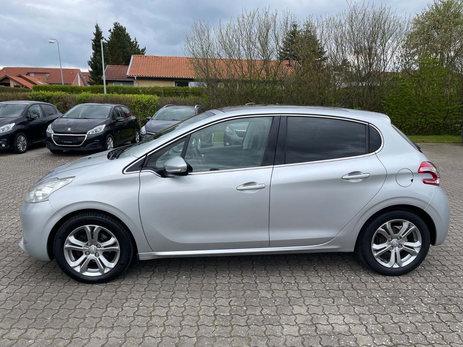 Sølv Peugeot 208 fra 2015