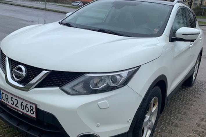Hvid Nissan Qashqai fra 2015