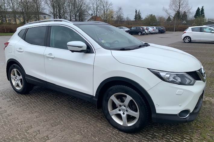 Hvid Nissan Qashqai fra 2015