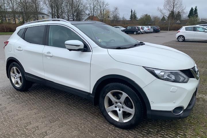 Hvid Nissan Qashqai fra 2015