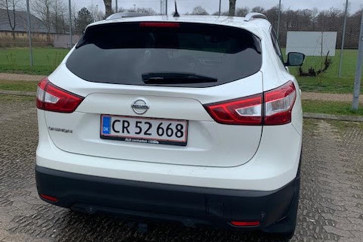 Hvid Nissan Qashqai fra 2015