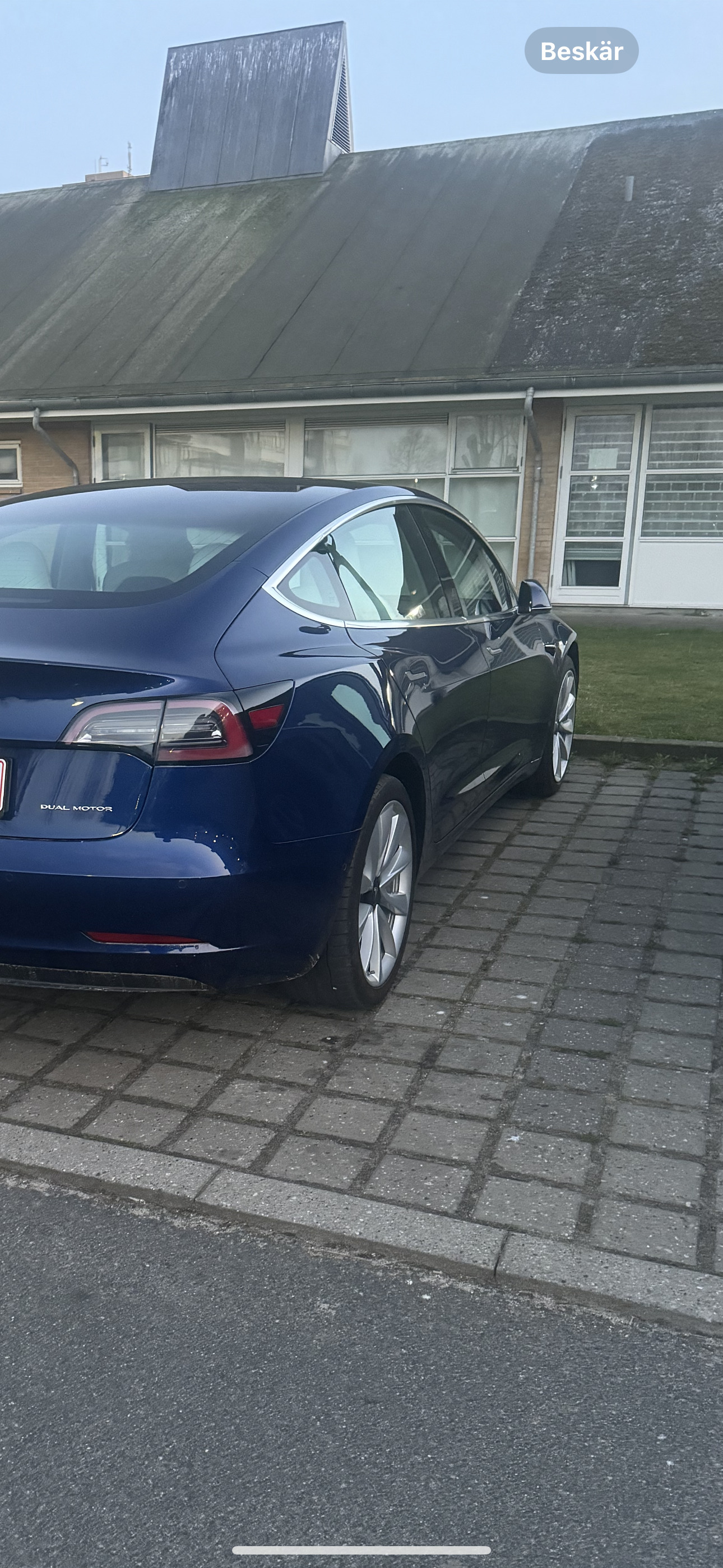 Blå Tesla Model 3 fra 2019