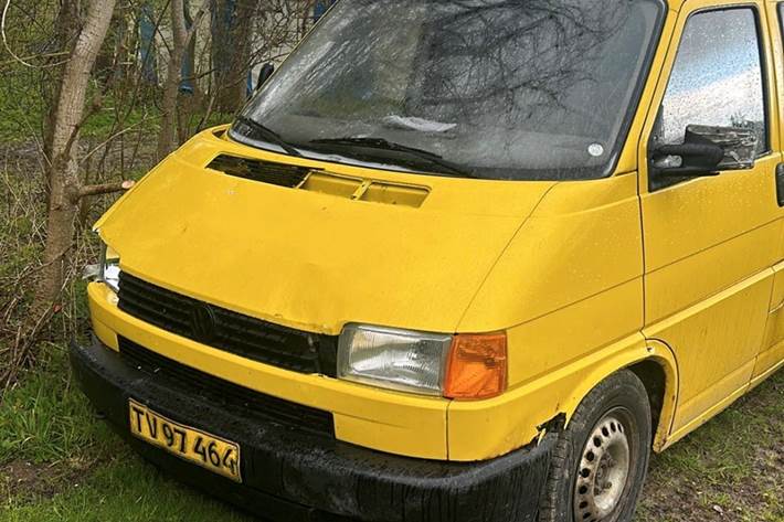 Gul VW Transporter fra 1997