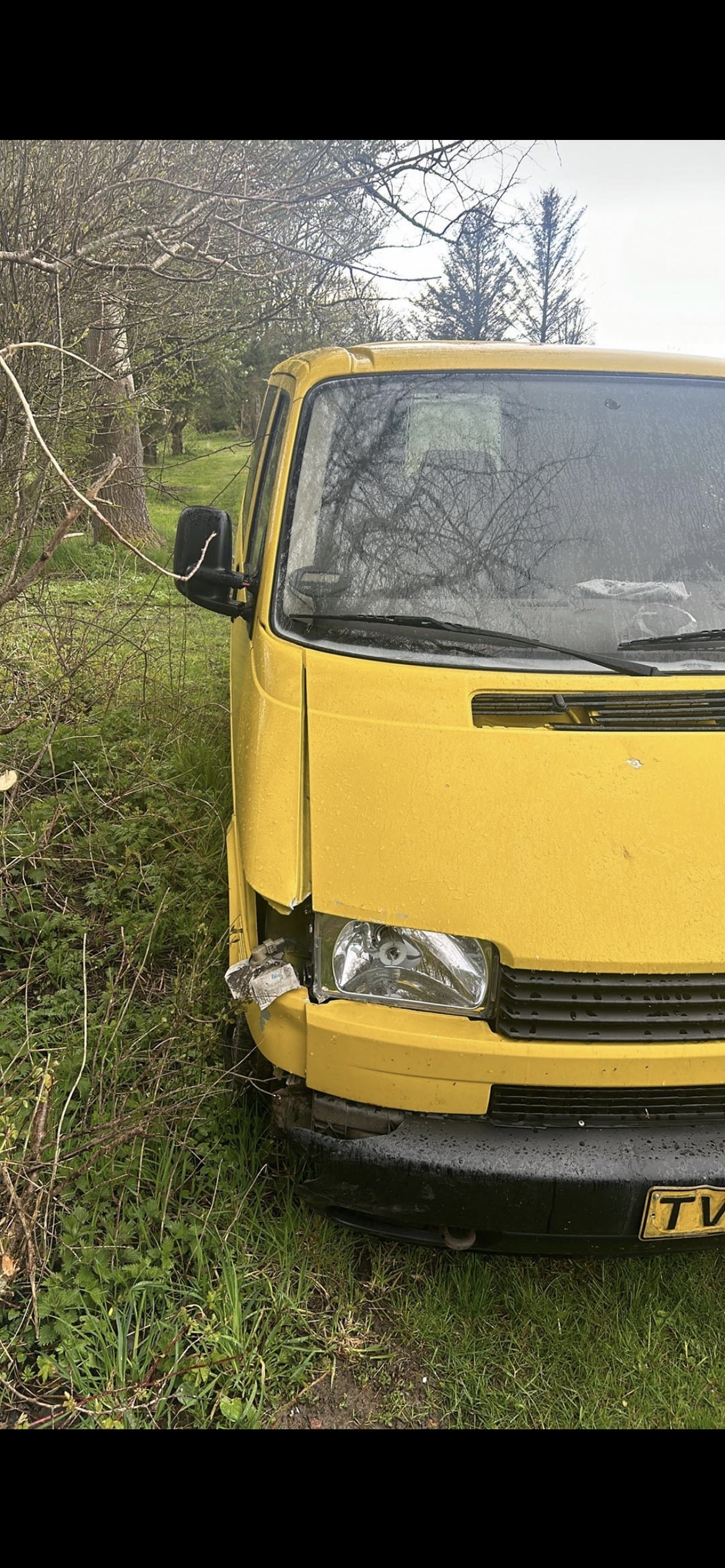 Gul VW Transporter fra 1997
