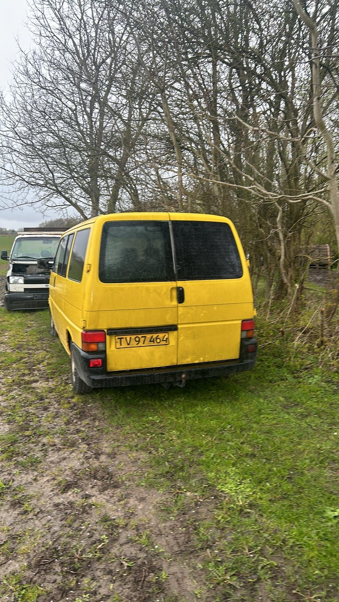 Gul VW Transporter fra 1997
