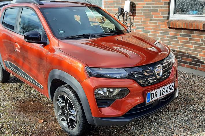 Rød Dacia Spring fra 2022