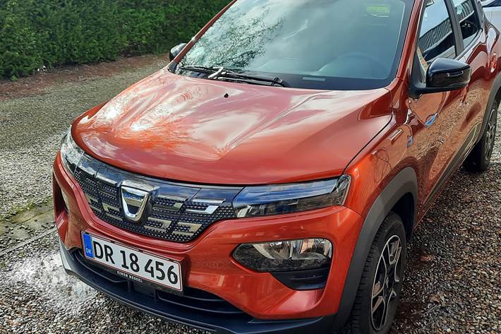 Rød Dacia Spring fra 2022