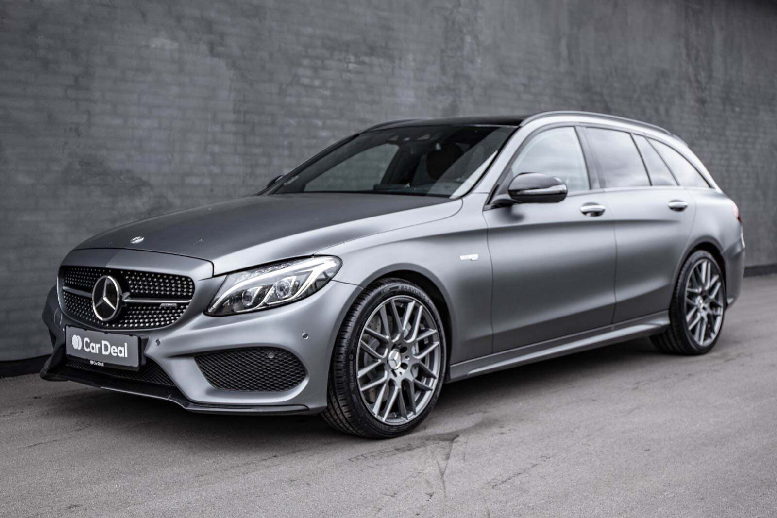 Grå Mercedes C43 fra 2017