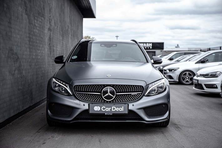 Grå Mercedes C43 fra 2017