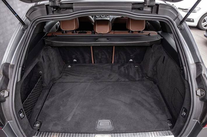 Grå Mercedes C43 fra 2017