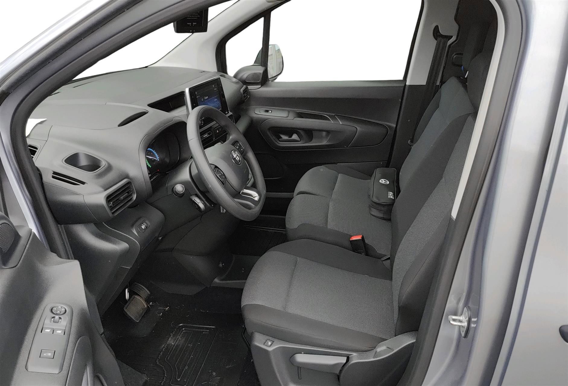 Grå Toyota Proace City Electric fra 2024