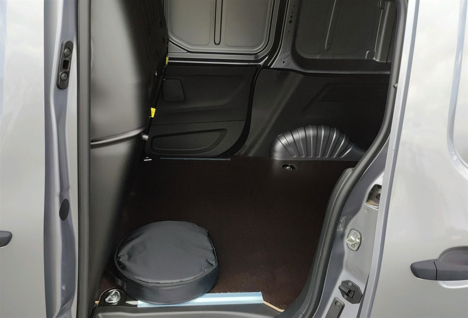 Grå Toyota Proace City Electric fra 2024