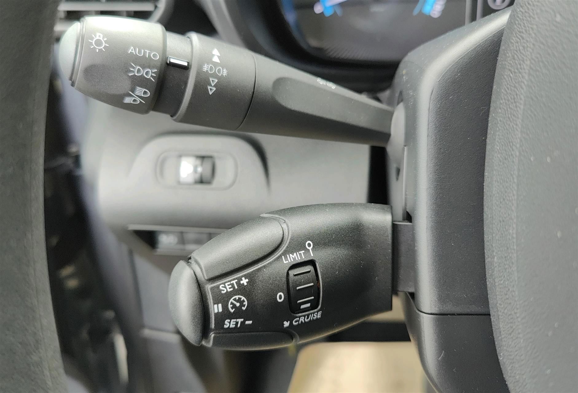 Grå Toyota Proace City Electric fra 2024