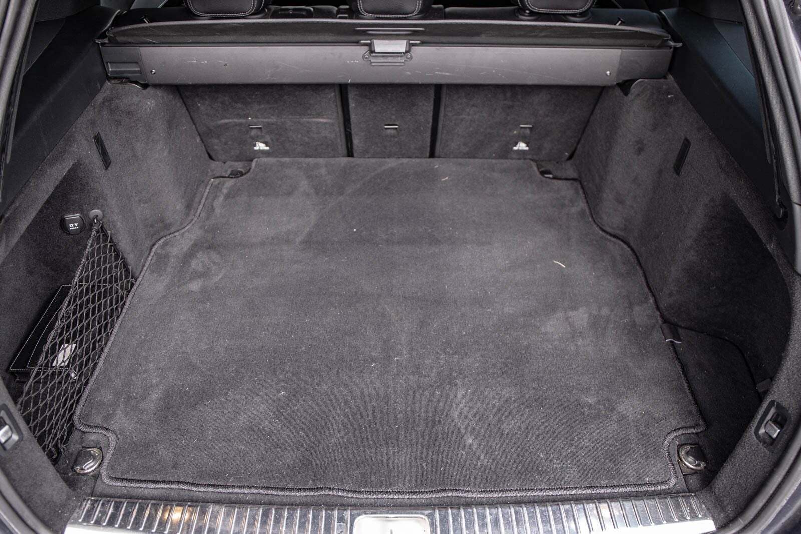 Blå Mercedes C220 d fra 2018