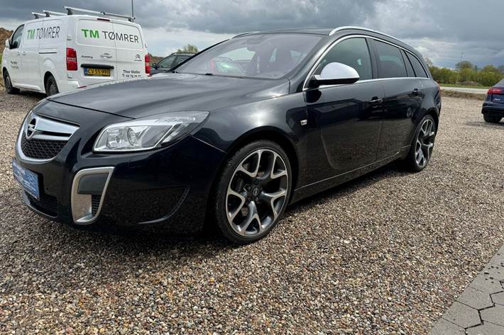 Sort Opel Insignia fra 2011