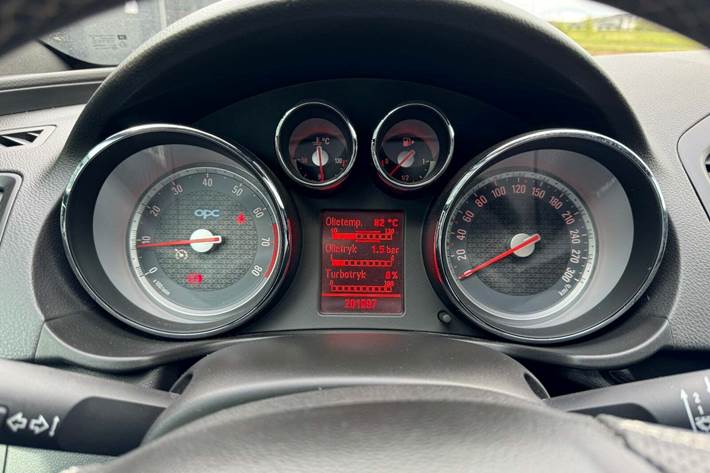 Sort Opel Insignia fra 2011
