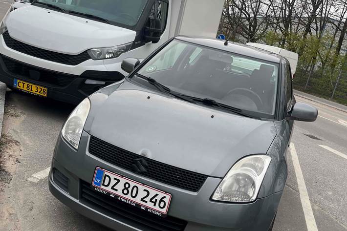 Grå Suzuki Swift fra 2005