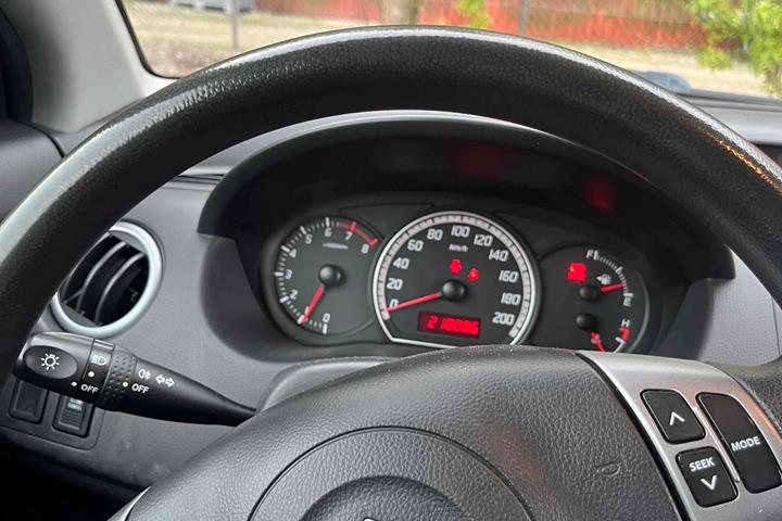 Grå Suzuki Swift fra 2005