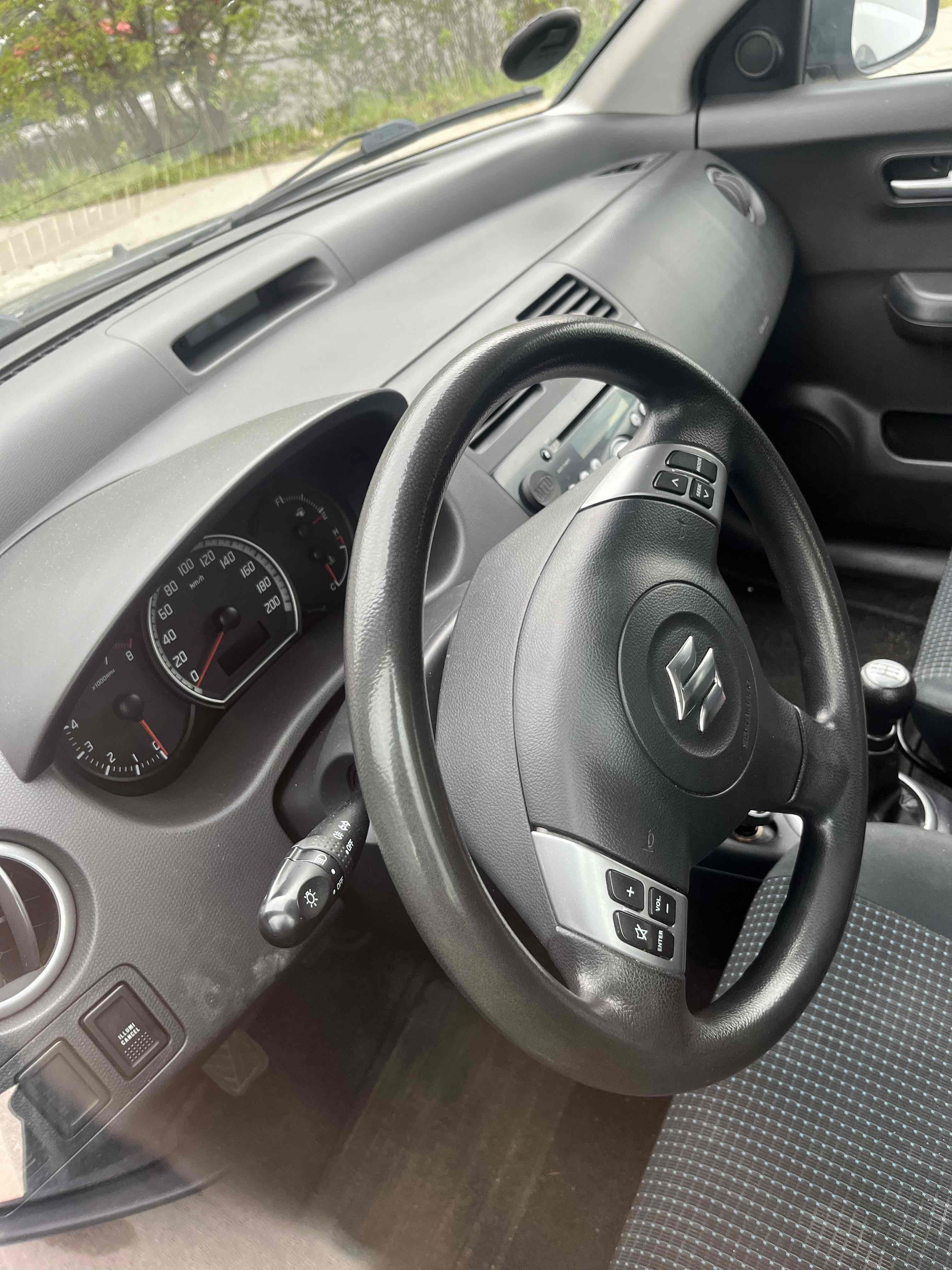 Grå Suzuki Swift fra 2005