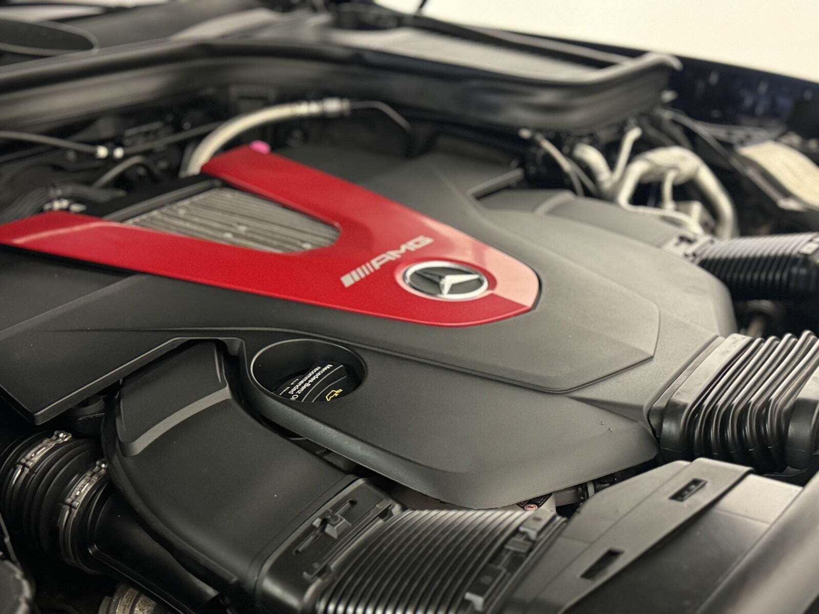 Rød Mercedes GLC43 fra 2018