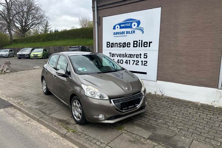Brun Peugeot 208 fra 2012