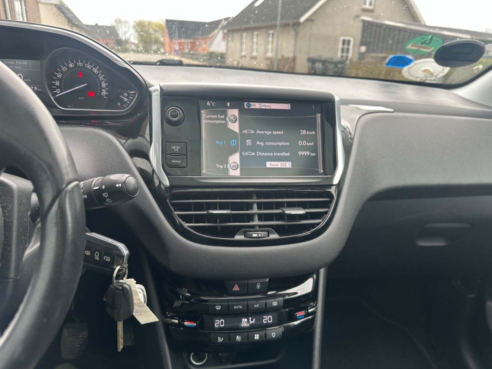 Brun Peugeot 208 fra 2012