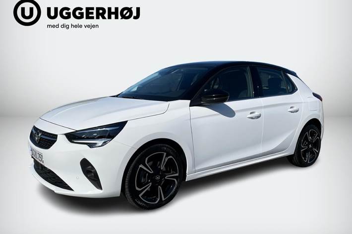 Hvid Opel Corsa fra 2022 set udefra