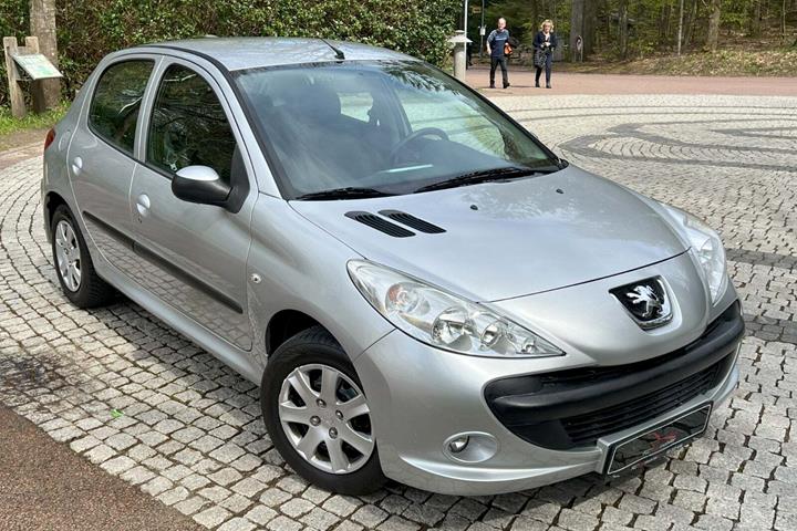 Sølv Peugeot 206+ fra 2010